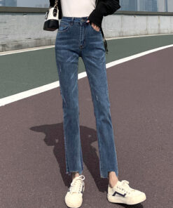 Loose dark blue high waist jeans